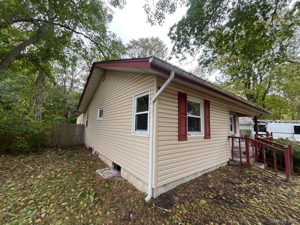 266 Station Road, Bellport NY 11713