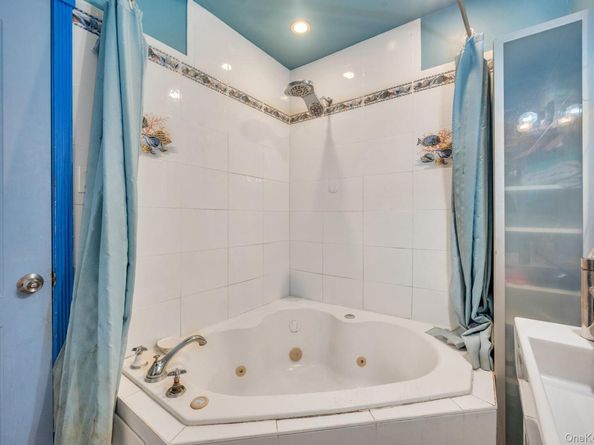 24 Raynor Street, West Babylon NY 11704