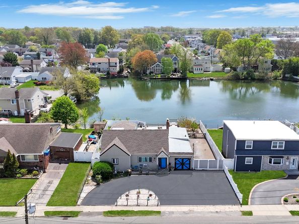 24 Raynor Street, West Babylon NY 11704