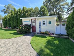 16 Ballad Circle, Holbrook NY 11741