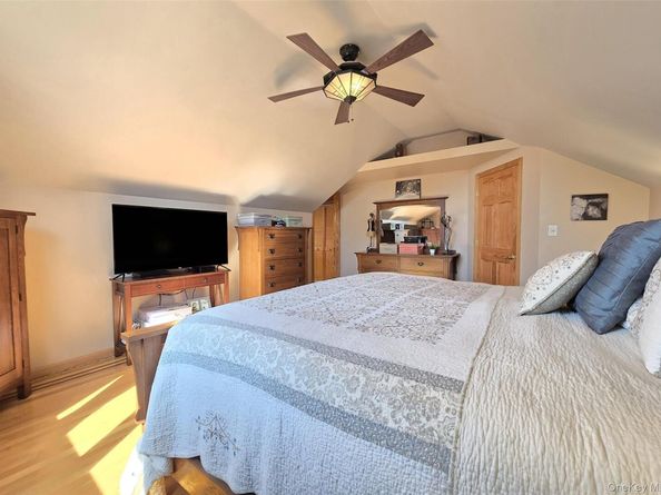 16 Ballad Circle, Holbrook NY 11741