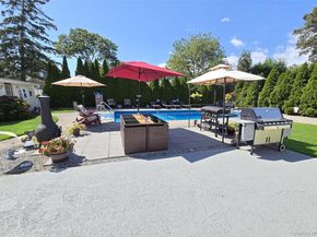 16 Ballad Circle, Holbrook NY 11741