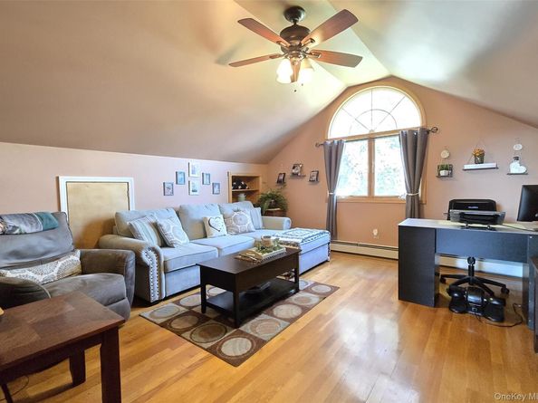 16 Ballad Circle, Holbrook NY 11741