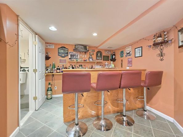 16 Ballad Circle, Holbrook NY 11741