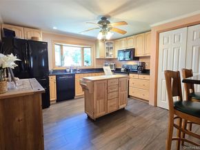 16 Ballad Circle, Holbrook NY 11741