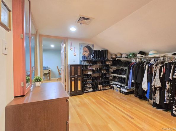 16 Ballad Circle, Holbrook NY 11741
