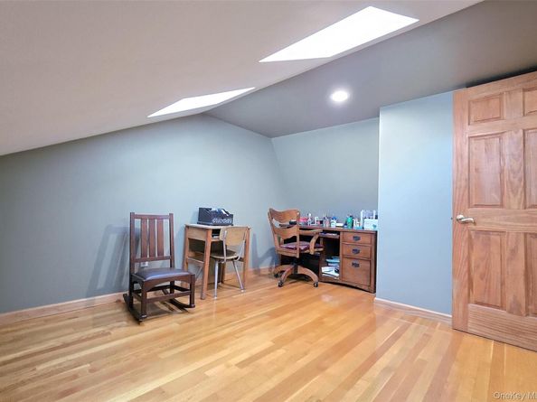 16 Ballad Circle, Holbrook NY 11741