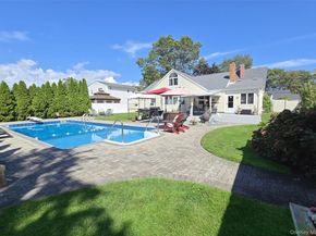 16 Ballad Circle, Holbrook NY 11741
