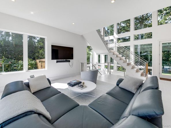 70 Cove Hollow Road, East Hampton NY 11937