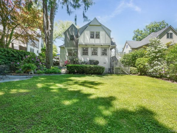 16 Coralyn Road, Scarsdale NY 10583