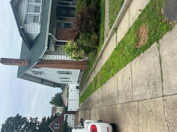 221 E Dean Street, Freeport NY 11520