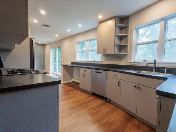 14 Hill Road, Saint James NY 11780