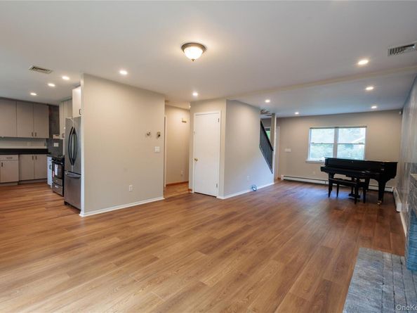 14 Hill Road, Saint James NY 11780