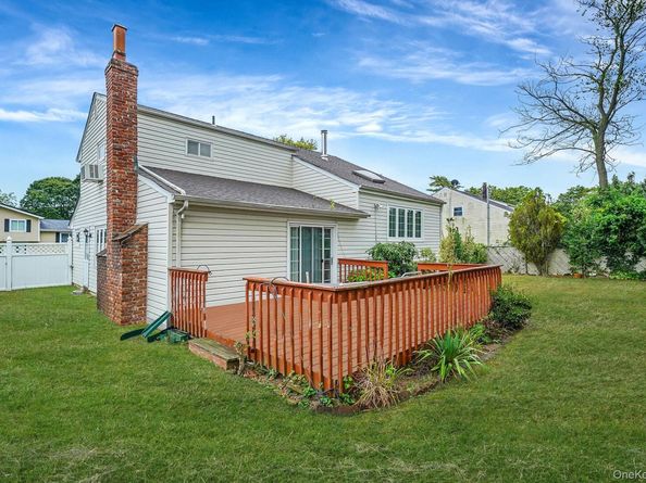 154 Acorn Avenue, Central Islip NY 11722