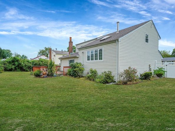 154 Acorn Avenue, Central Islip NY 11722