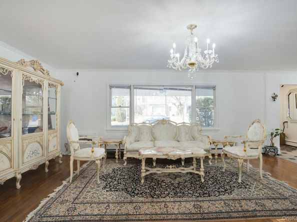 69A Warwick Road, Great Neck NY 11023