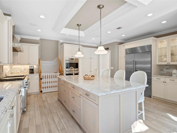 98 Spring Pond Lane, Southampton NY 11968