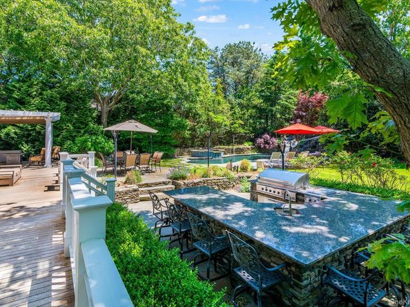 98 Spring Pond Lane, Southampton NY 11968
