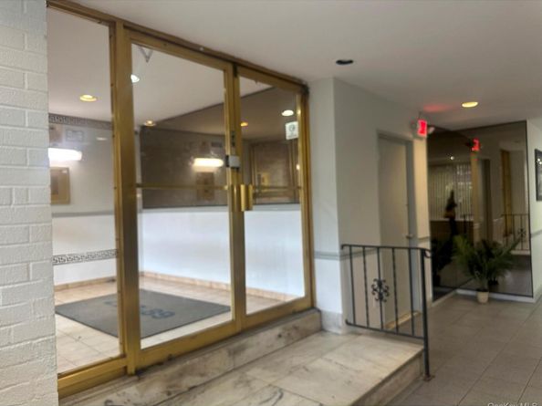 22289 Braddock Avenue 1G, Bellerose NY 11428