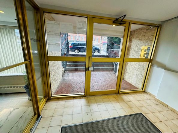 22289 Braddock Avenue 1G, Bellerose NY 11428