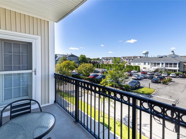 290 Roosevelt Way, Westbury NY 11590