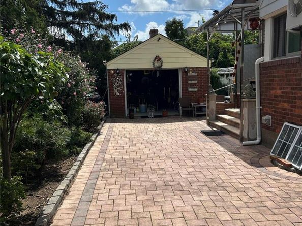 42 Lahey Street, New Hyde Park NY 11040