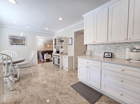 26 Royal Way, Shoreham NY 11786