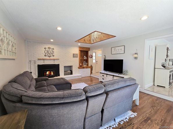 26 Royal Way, Shoreham NY 11786