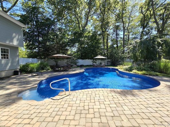 26 Royal Way, Shoreham NY 11786