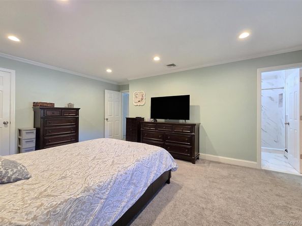 26 Royal Way, Shoreham NY 11786