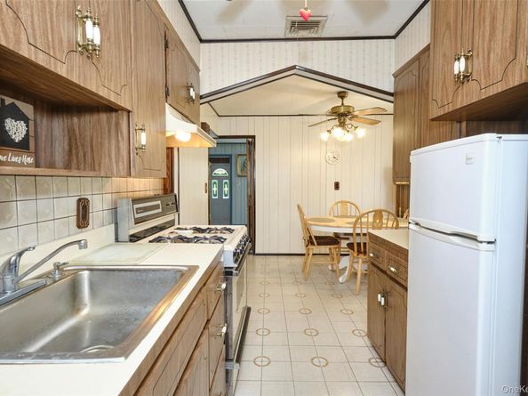 101 Hampton Avenue, Albertson NY 11507