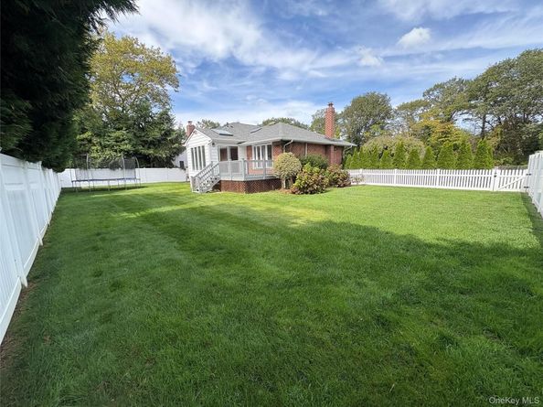 15 Morris Drive, Syosset NY 11791