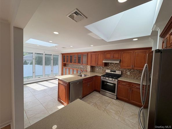 15 Morris Drive, Syosset NY 11791