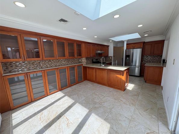 15 Morris Drive, Syosset NY 11791