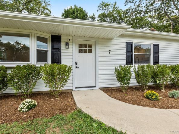 7 Artist Drive, Middle Island NY 11953