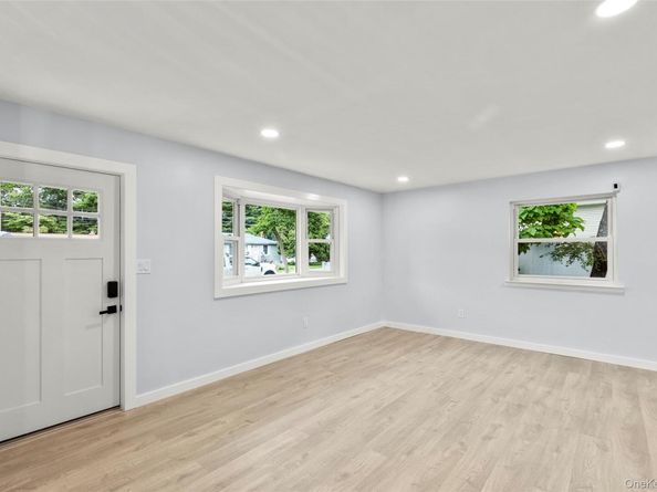 7 Artist Drive, Middle Island NY 11953