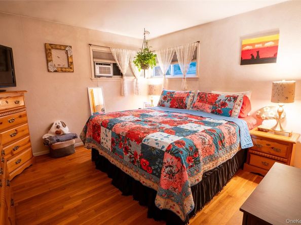 4 Andam Way, Saint James NY 11780
