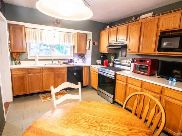 4 Andam Way, Saint James NY 11780