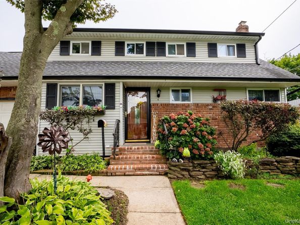 4 Andam Way, Saint James NY 11780