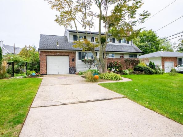 4 Andam Way, Saint James NY 11780