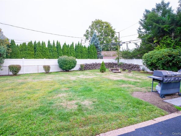 4 Andam Way, Saint James NY 11780