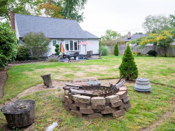 4 Andam Way, Saint James NY 11780