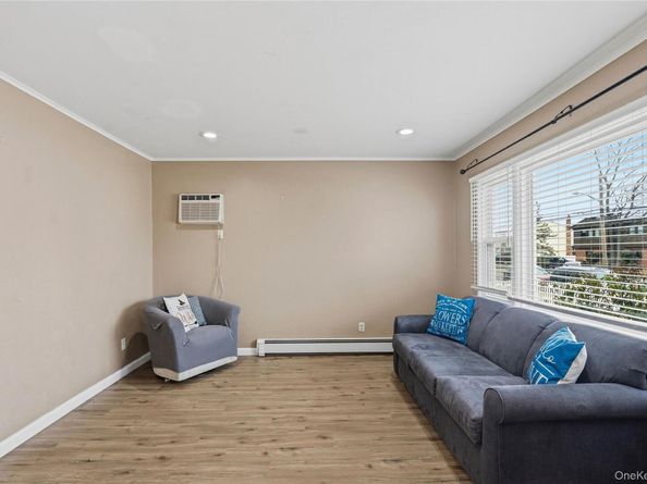 299 28th Street, Copiague NY 11726