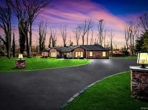 4 Northwood Court, Woodbury NY 11797