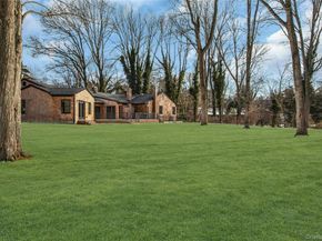 4 Northwood Court, Woodbury NY 11797