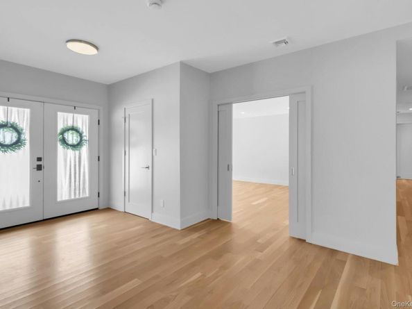 4 Northwood Court, Woodbury NY 11797