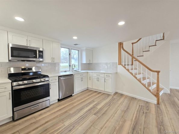 21 Possum Lane, East Setauket NY 11733