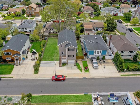 1010 California Place S, Island Park NY 11558