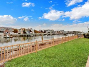 1010 California Place S, Island Park NY 11558