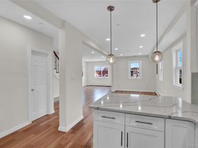 1010 California Place S, Island Park NY 11558